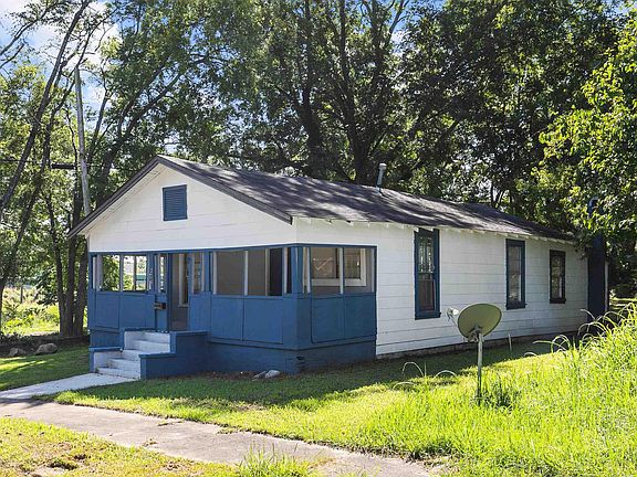 2nd image of 220 Avenue Z