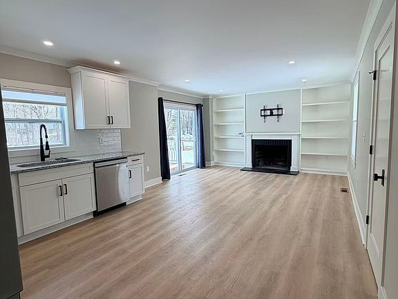 2nd image of 94 Perry St