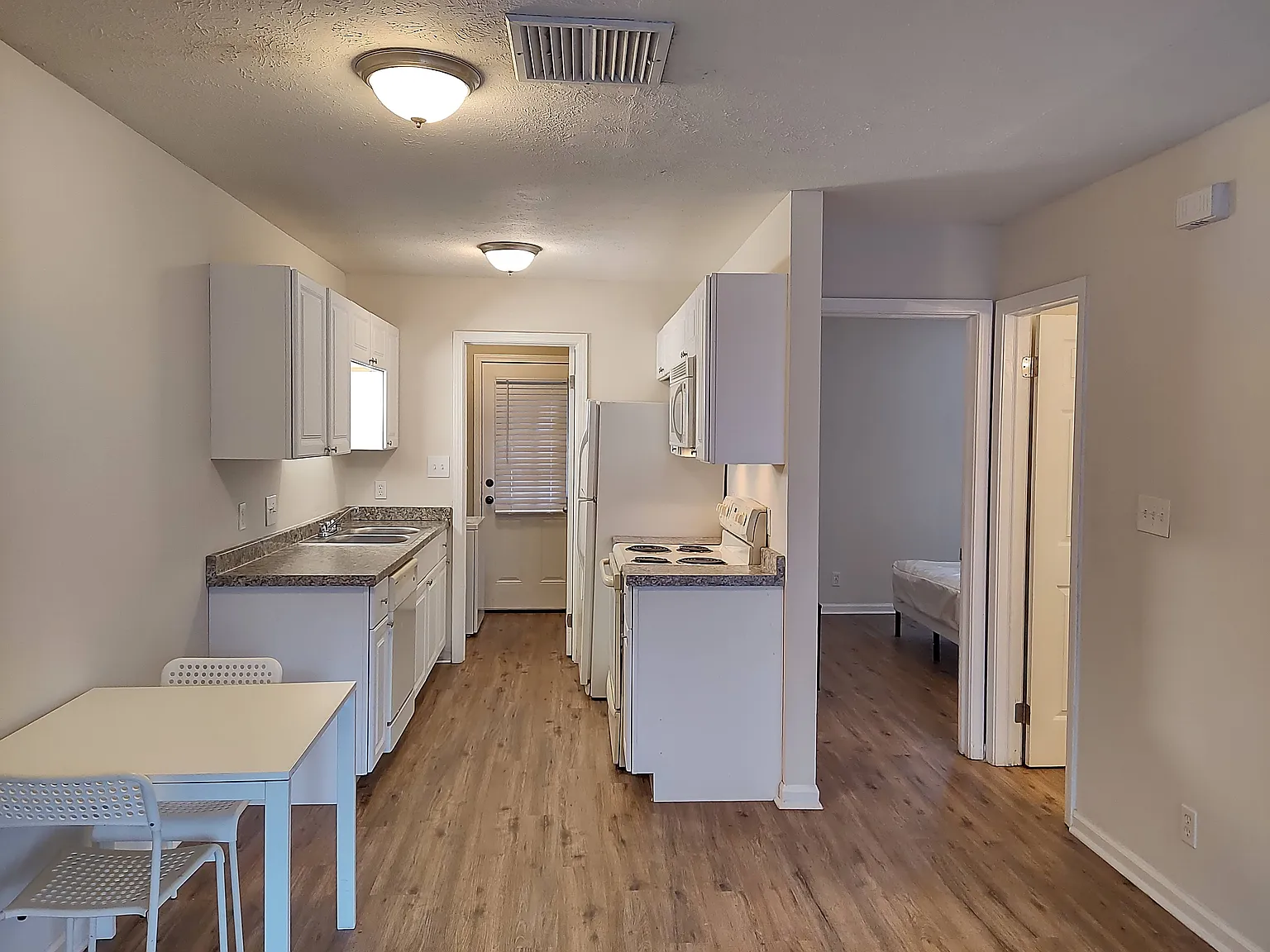 1 bed, 750 sqft, $1,150 — Photo 3
