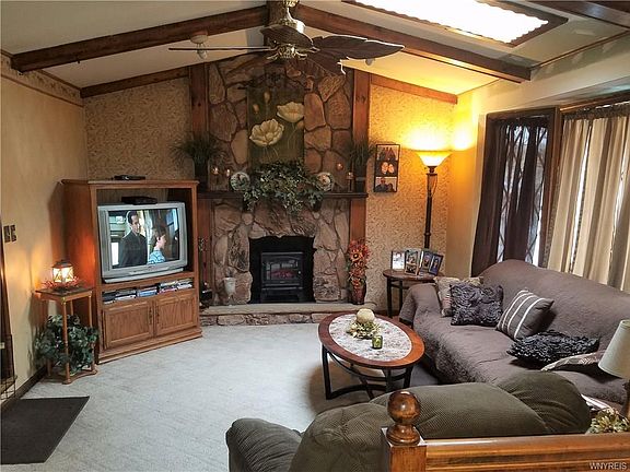 2nd image of 98 Elaine Ct