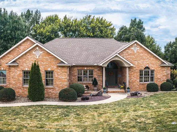 5308 Whispering Woods Dr, Godfrey, IL 62035