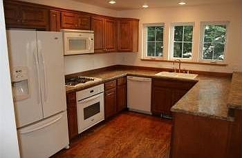 4th image of 135 Marguerite Pl #A