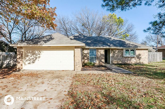 1st image of 204 Bowles Ct