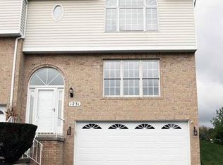 1231 Elm Dr, Oakdale, PA 15071