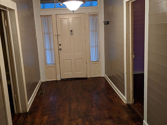 2nd image of 917 S Railroad St