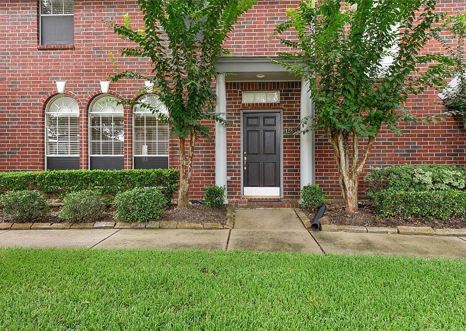 1st image of 1283 El Camino Village Dr