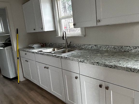 3rd image of 404 NW 7th Ave APT B
