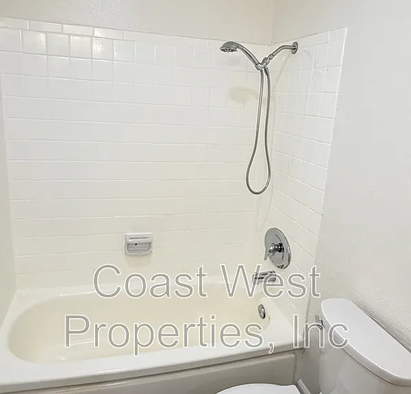 381 Oak Ave #5 — Photo 14