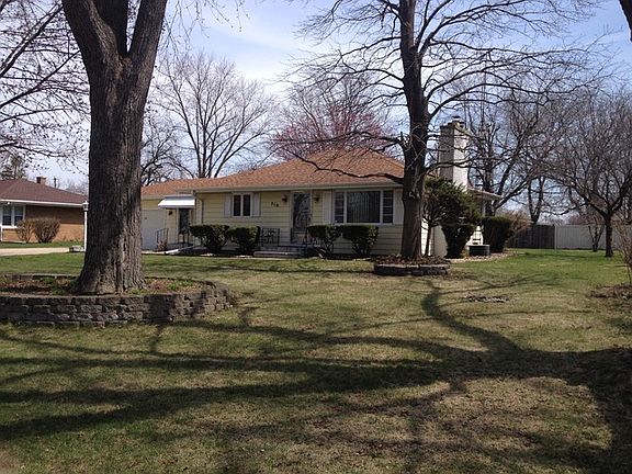 3rd image of 706 N Woodlawn Ave