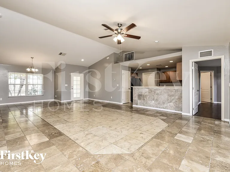 1035 NW 16th Pl — Photo 3