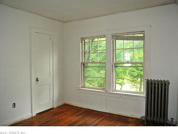 4th image of 82 Woodland Ave