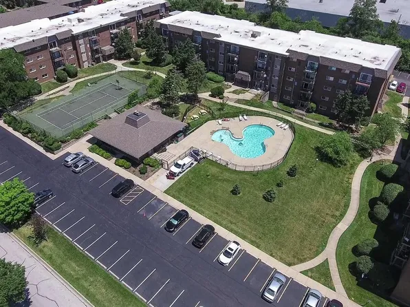 2301 Beau Monde Ln APT 305, Lisle, IL 60532