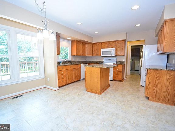 5th image of 6015 Burnside Landing Dr