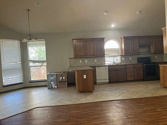 5th image of 1004 Fort Apache Dr