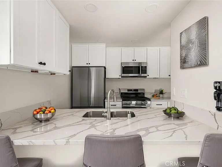 780 N Shattuck Pl — Photo 8