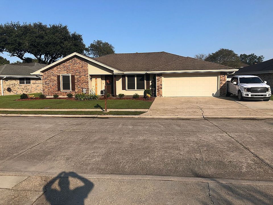 1st image of 205 Raywood Dr