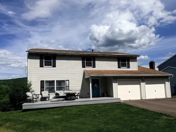 412 Jodie Dr, Vestal, NY 13850