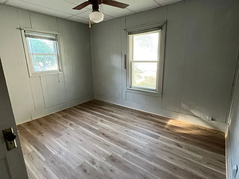 822 Hammond Ave — Photo 2