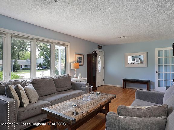 5th image of 422 Lake Barnegat Drive N