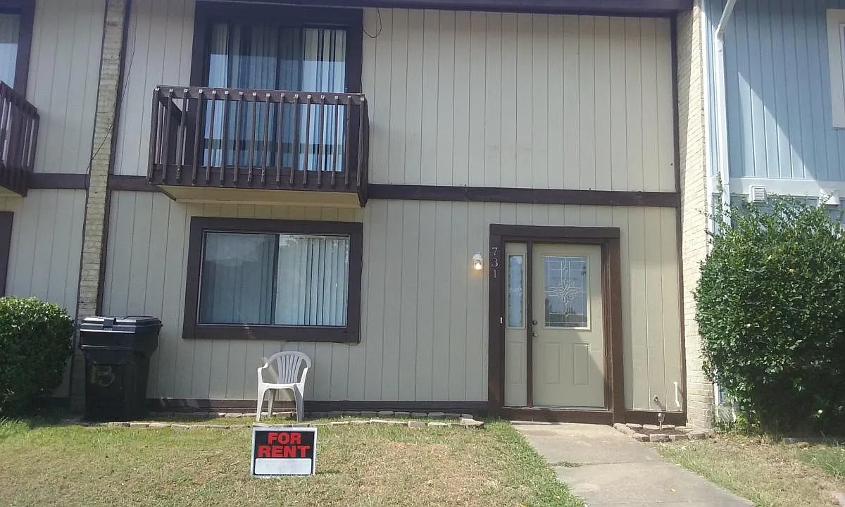 3 bed, 2.5 bath, 1680 sqft, $2,050 — Photo 1