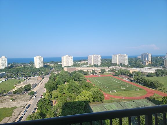 4th image of 2901 S Michigan Ave APT 1801