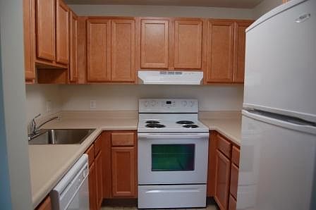 2nd image of 10 Colonels Ln APT 1