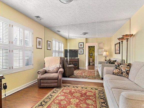 3rd image of 1027 Burdette Ave #1027