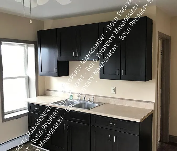 547 N 10th St #3 — Photo 1