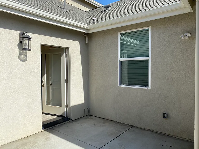 639 Livingston Ave — Photo 27