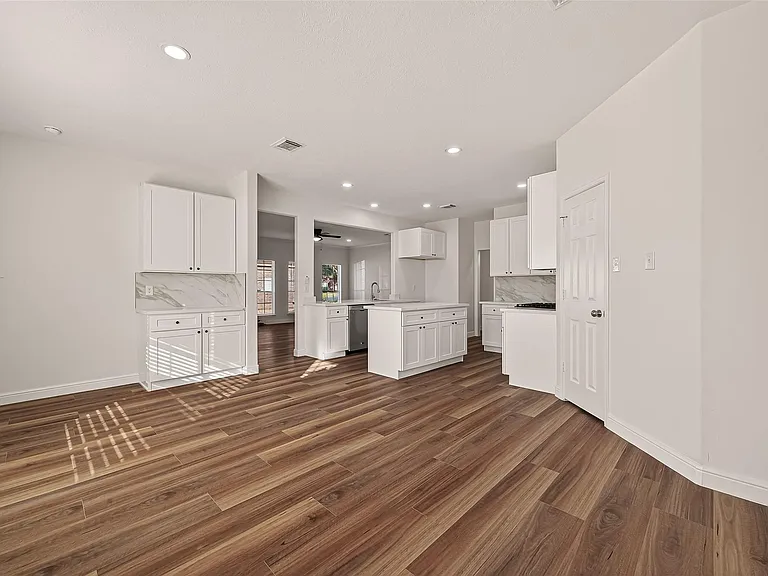 2834 Martina Dr — Photo 14