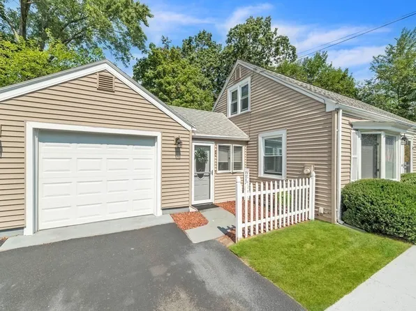 60 Westbrook Dr, Springfield, MA 01129