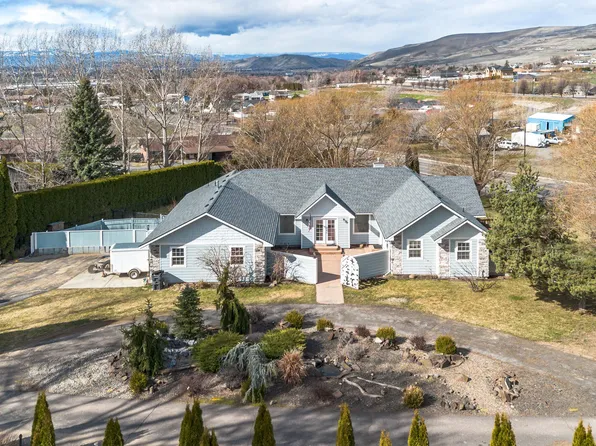 202 Observation Dr, Yakima, WA 98901