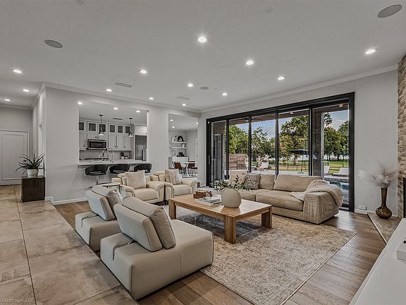 5th image of 28 Victoria Dr
