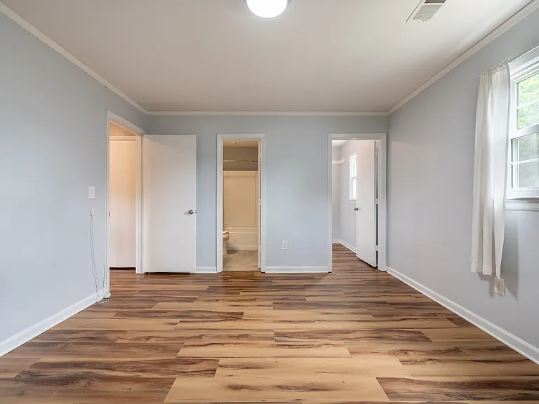 208 Huntington Ln — Photo 35