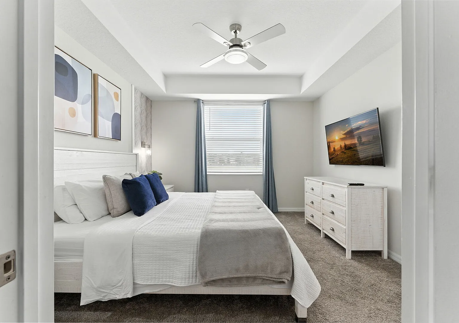 Elegant 2BR in Storey Lake, Top Location — Photo 3
