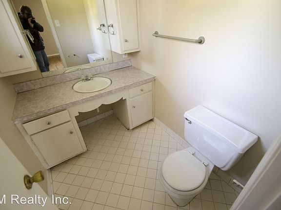2nd image of 4854 Cloister Ave