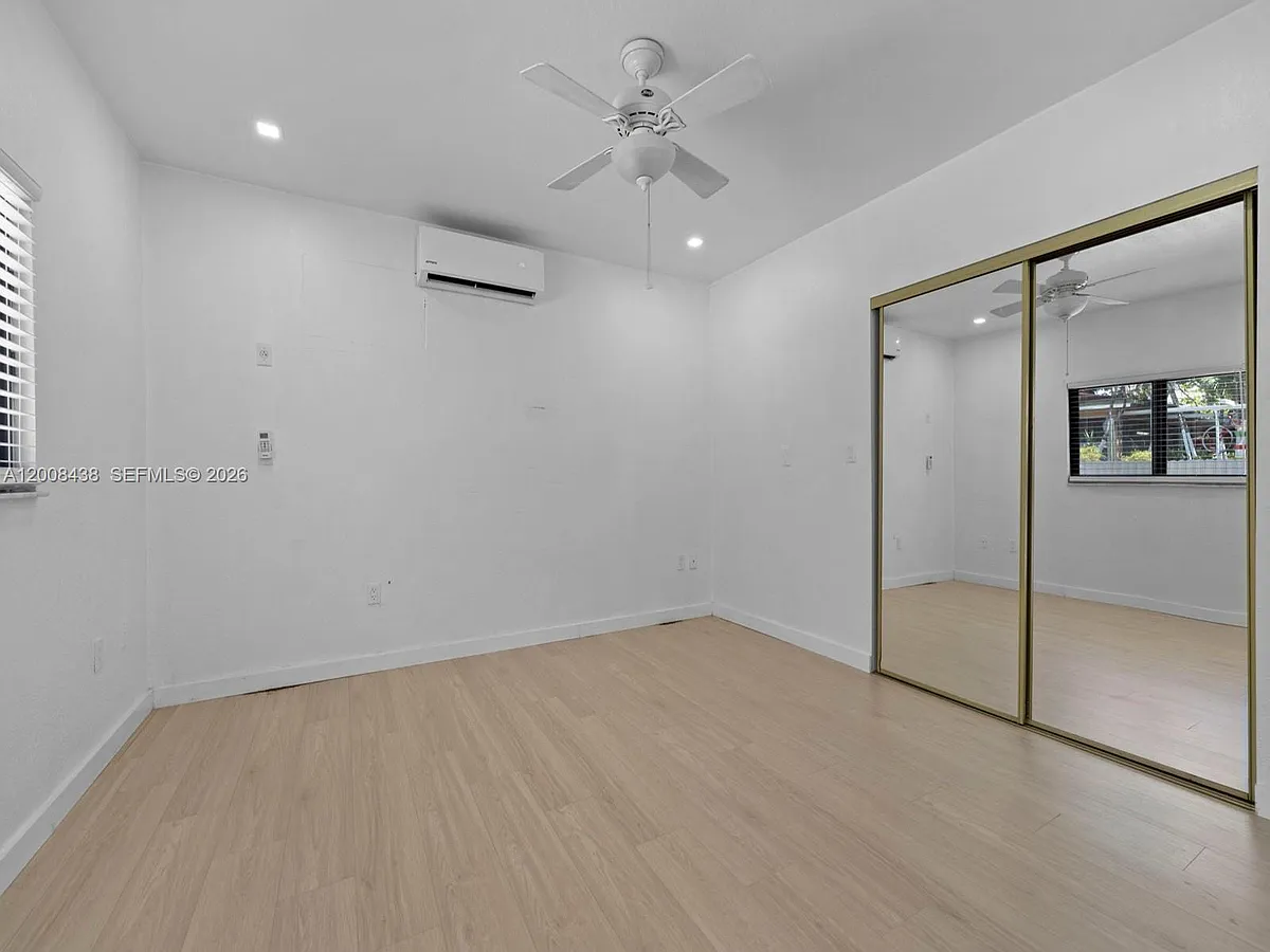 Building Photo - 252 E 36th St #A