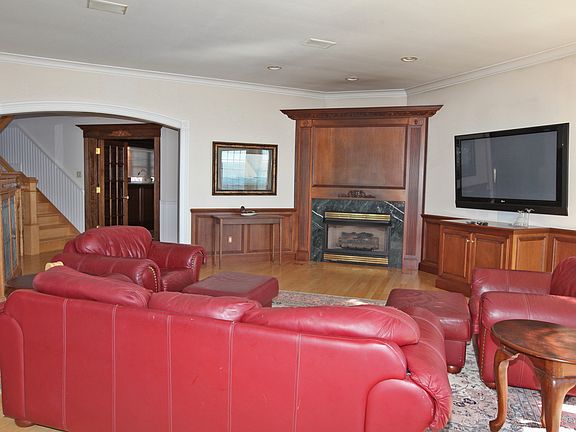 4th image of 35 Thomas Ave