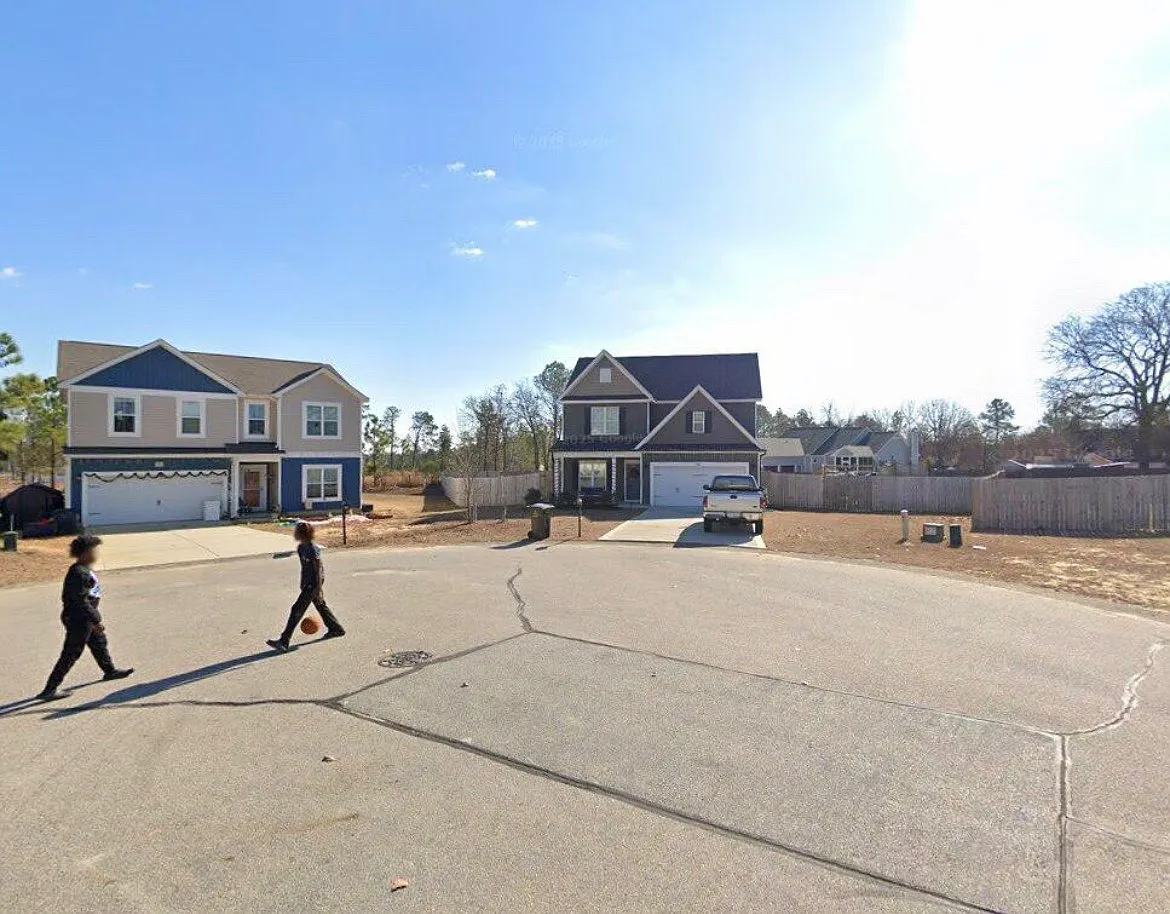 5 bed, 2.5 bath, 2718 sqft, $2,295 — Photo 2