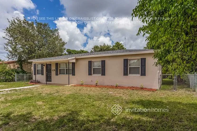 335 NW 190th St Miami, FL 33169 — Photo 2