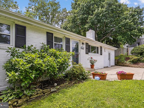 4th image of 3463 Little Hunting Creek Dr