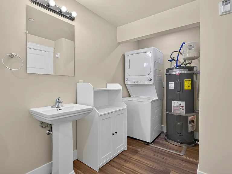Rare New Construction 3- & 4-Bedroom Homes. Modern living. Spacious floor plans. An unbeatable lo... — Photo 51