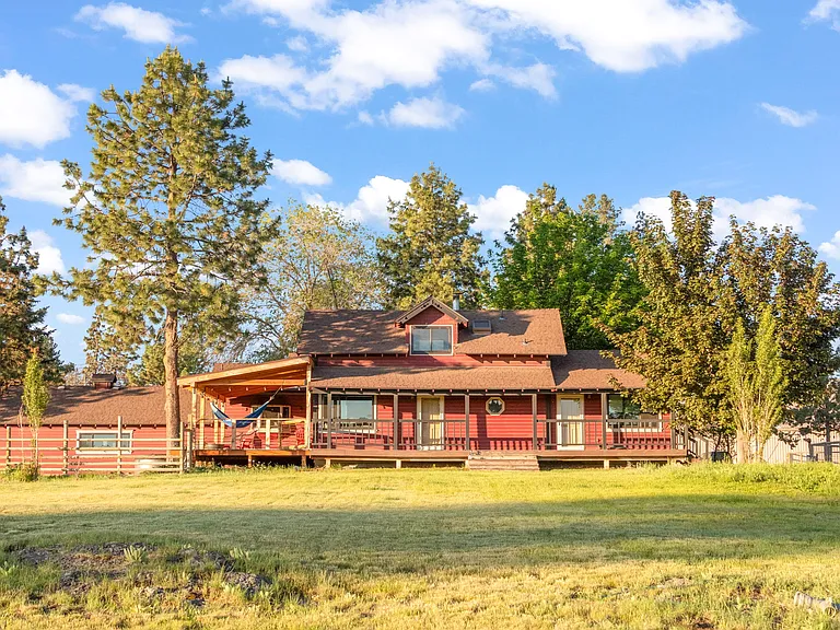 60280 Horse Butte Rd — Photo 1
