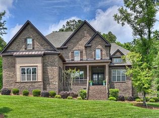 221 Wheatberry Hill Dr, Matthews, NC 28104