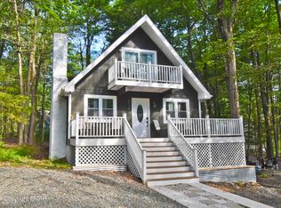 8110 Mayfair Rd, Tobyhanna, PA 18466