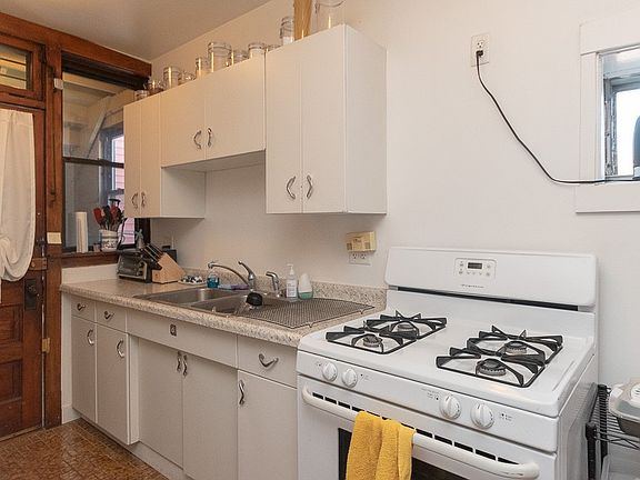 3rd image of 3615 N Paulina St #C2