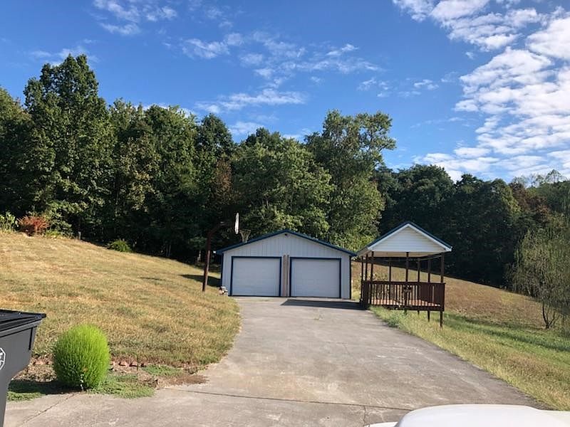 2nd image of 3075 Canter Dr