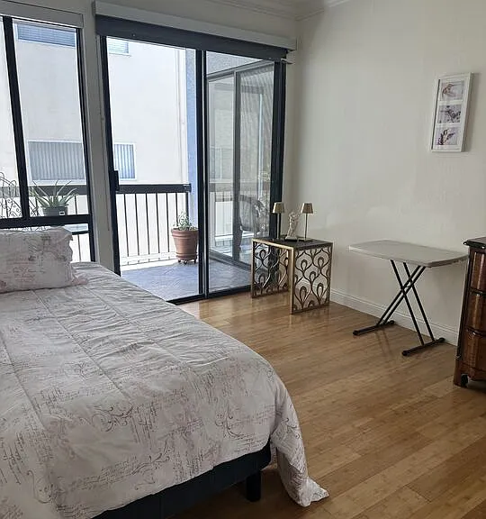 324 N Palm Dr #206 — Photo 46