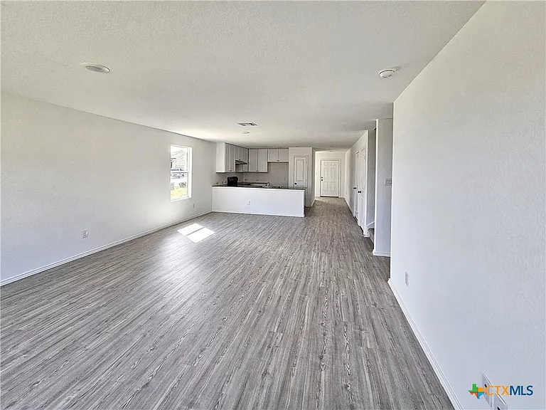 805 Riviera Ct — Photo 6