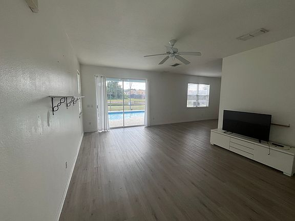 5th image of 1024 Sandy Ridge Dr